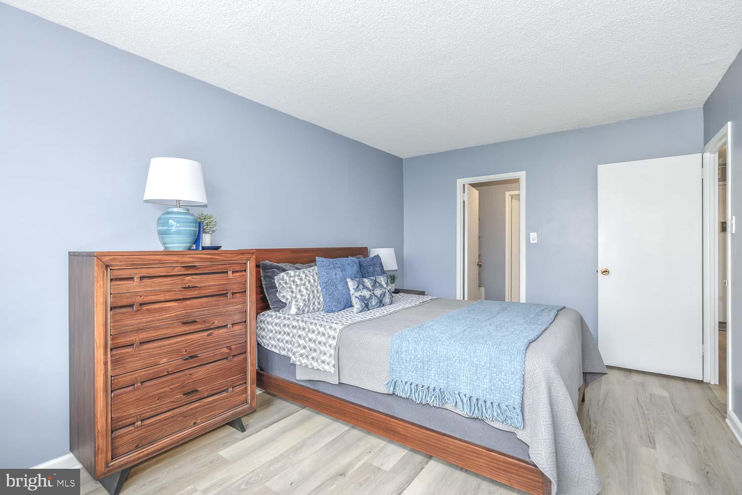 PROMENADE TOWERS - Residential