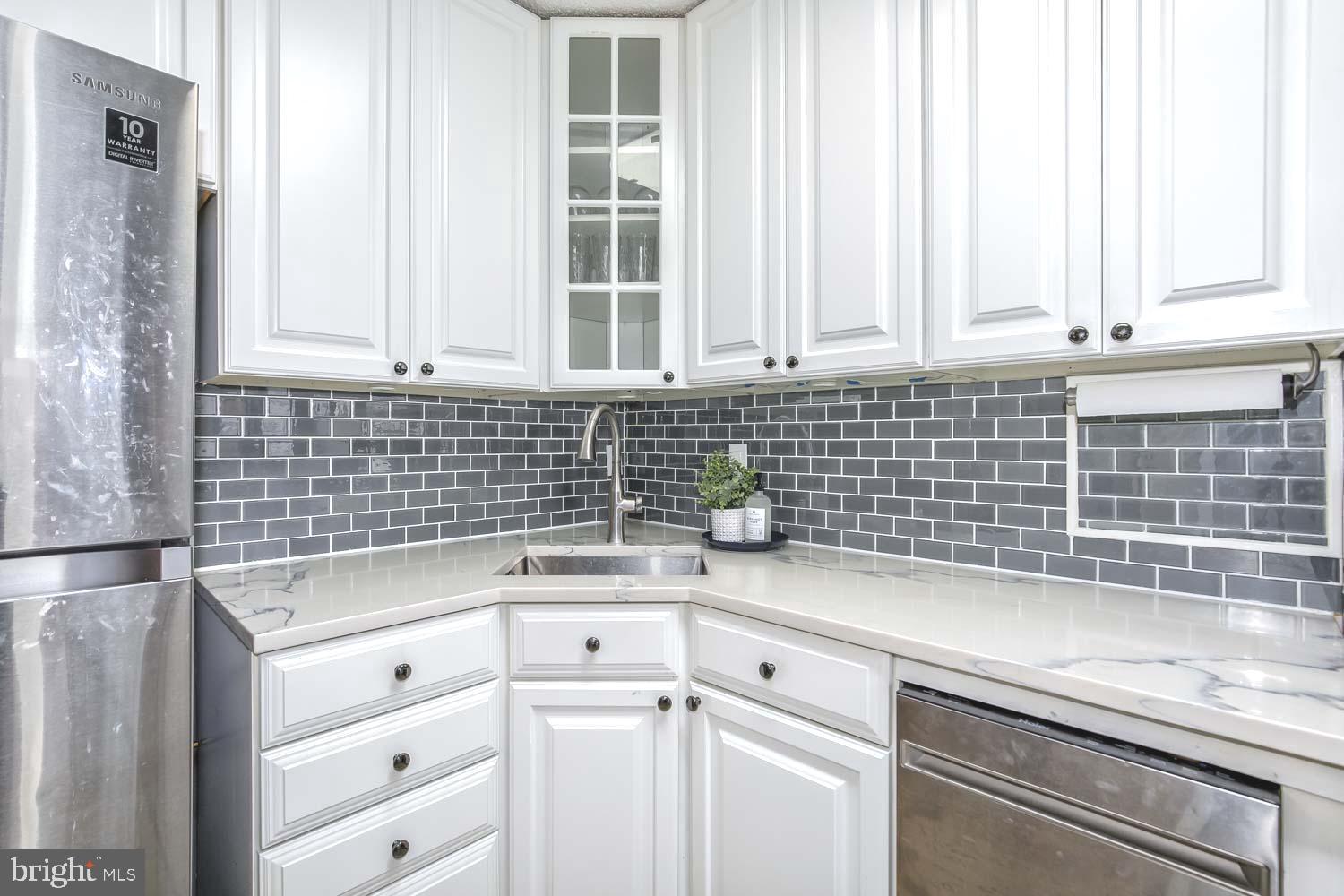 PROMENADE TOWERS - Residential