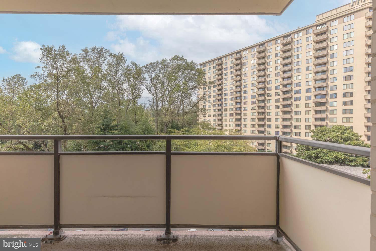 PROMENADE TOWERS - Residential