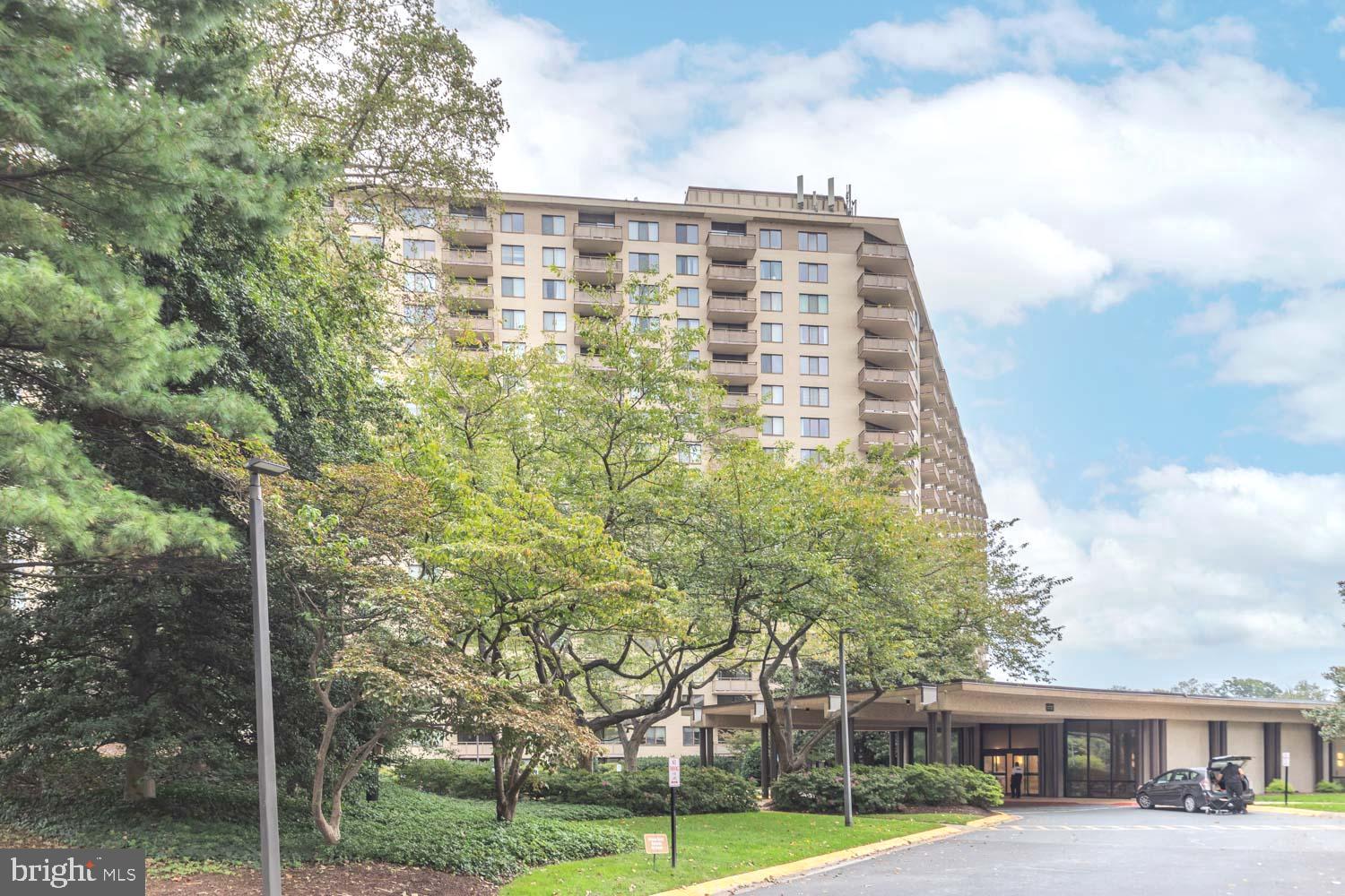 PROMENADE TOWERS - Residential