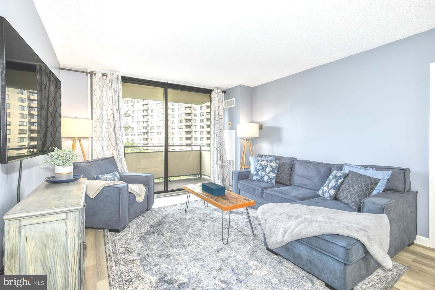 PROMENADE TOWERS - Residential