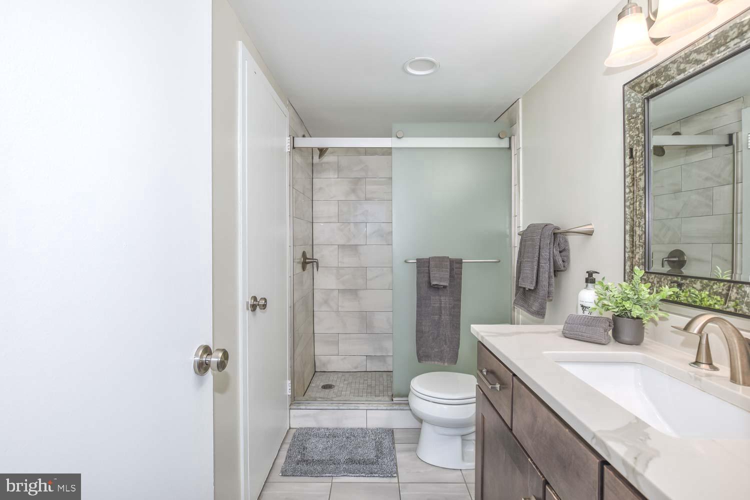 PROMENADE TOWERS - Residential