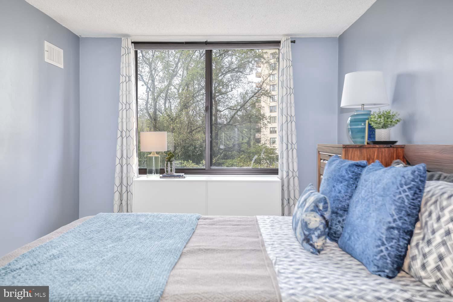 PROMENADE TOWERS - Residential