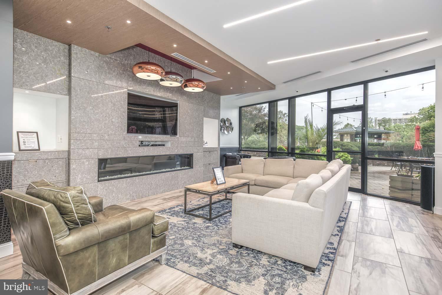 PROMENADE TOWERS - Residential