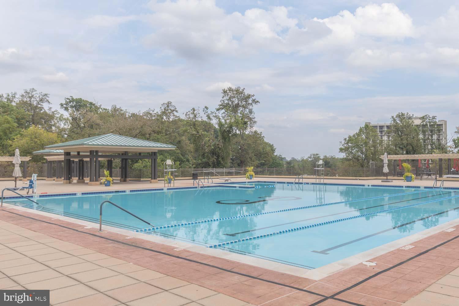 PROMENADE TOWERS - Residential