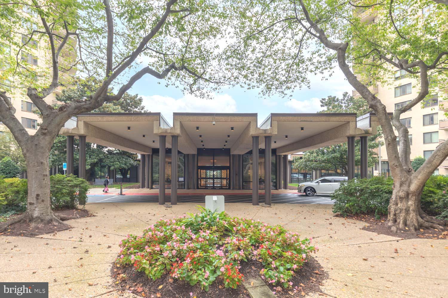 PROMENADE TOWERS - Residential