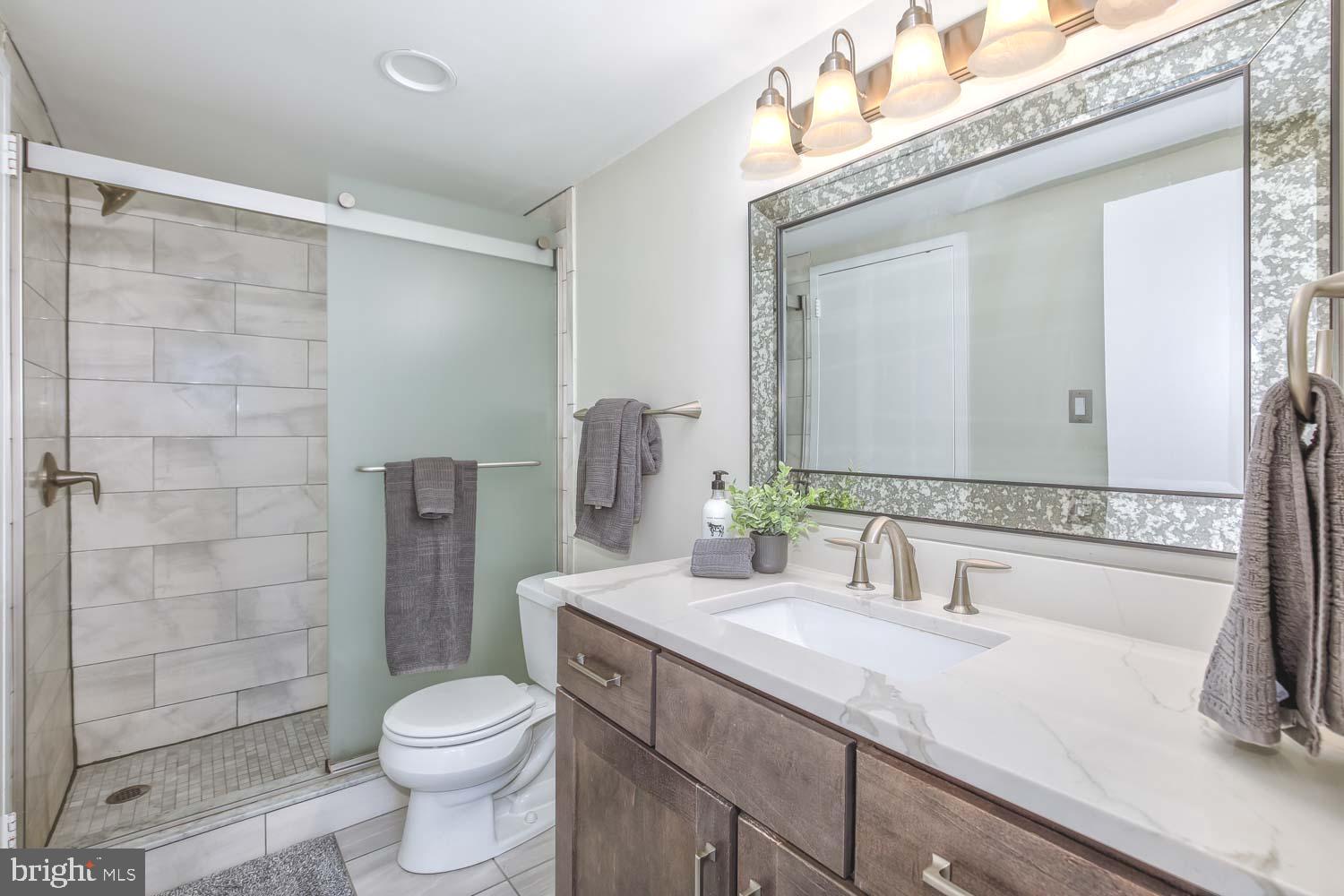 PROMENADE TOWERS - Residential