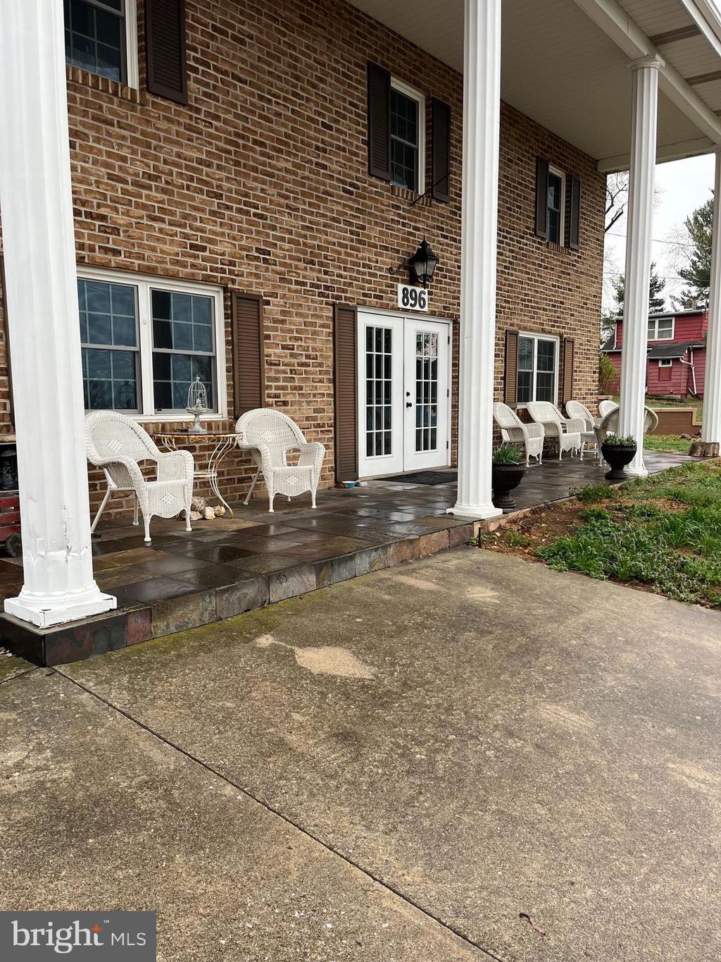listing image 0