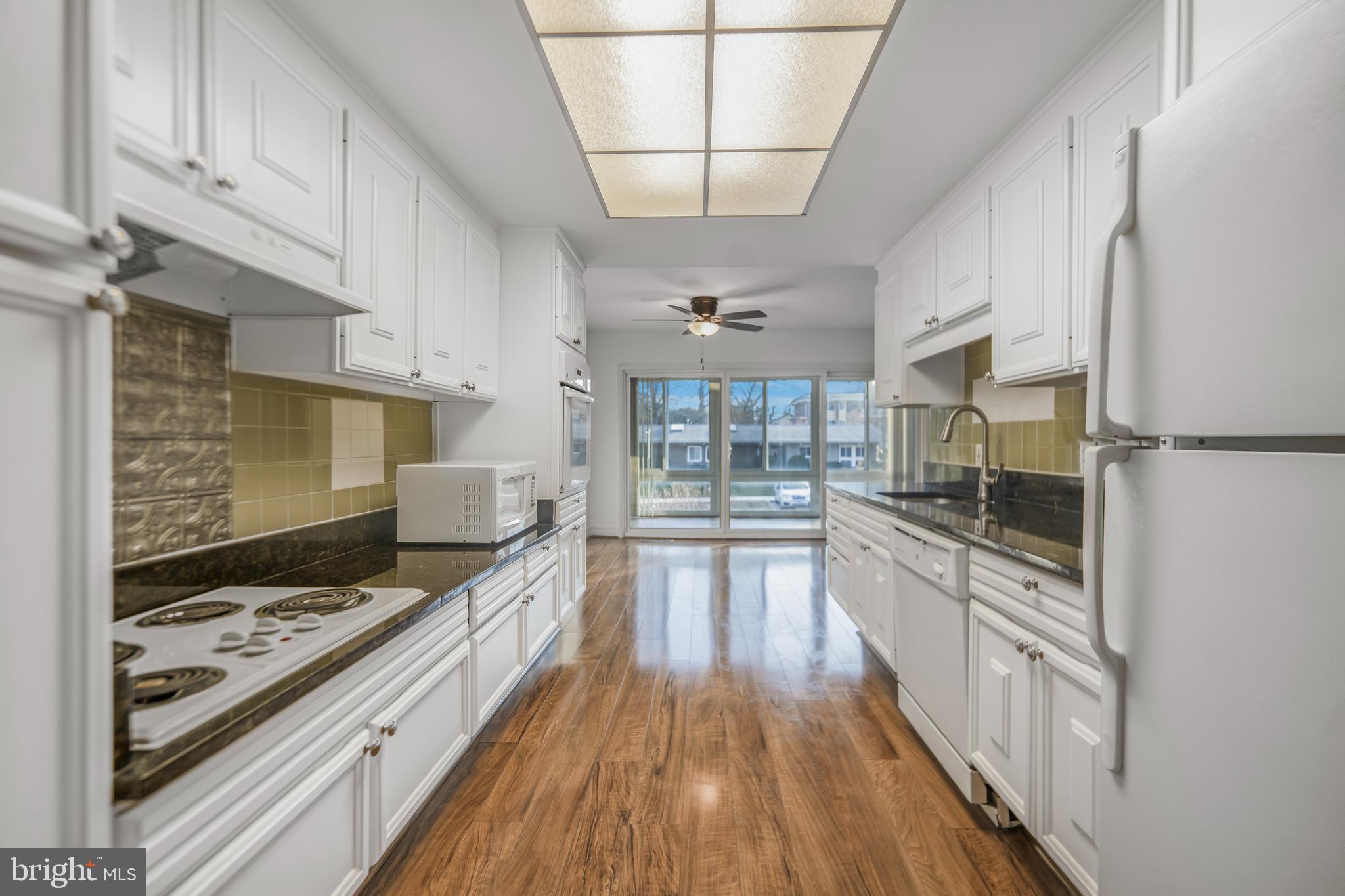 LEISURE WORLD - Residential