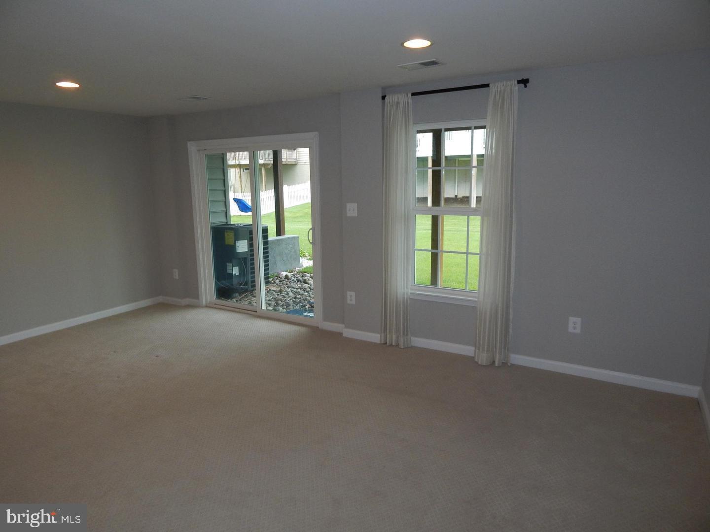 POTOMAC STATION - Residential Lease