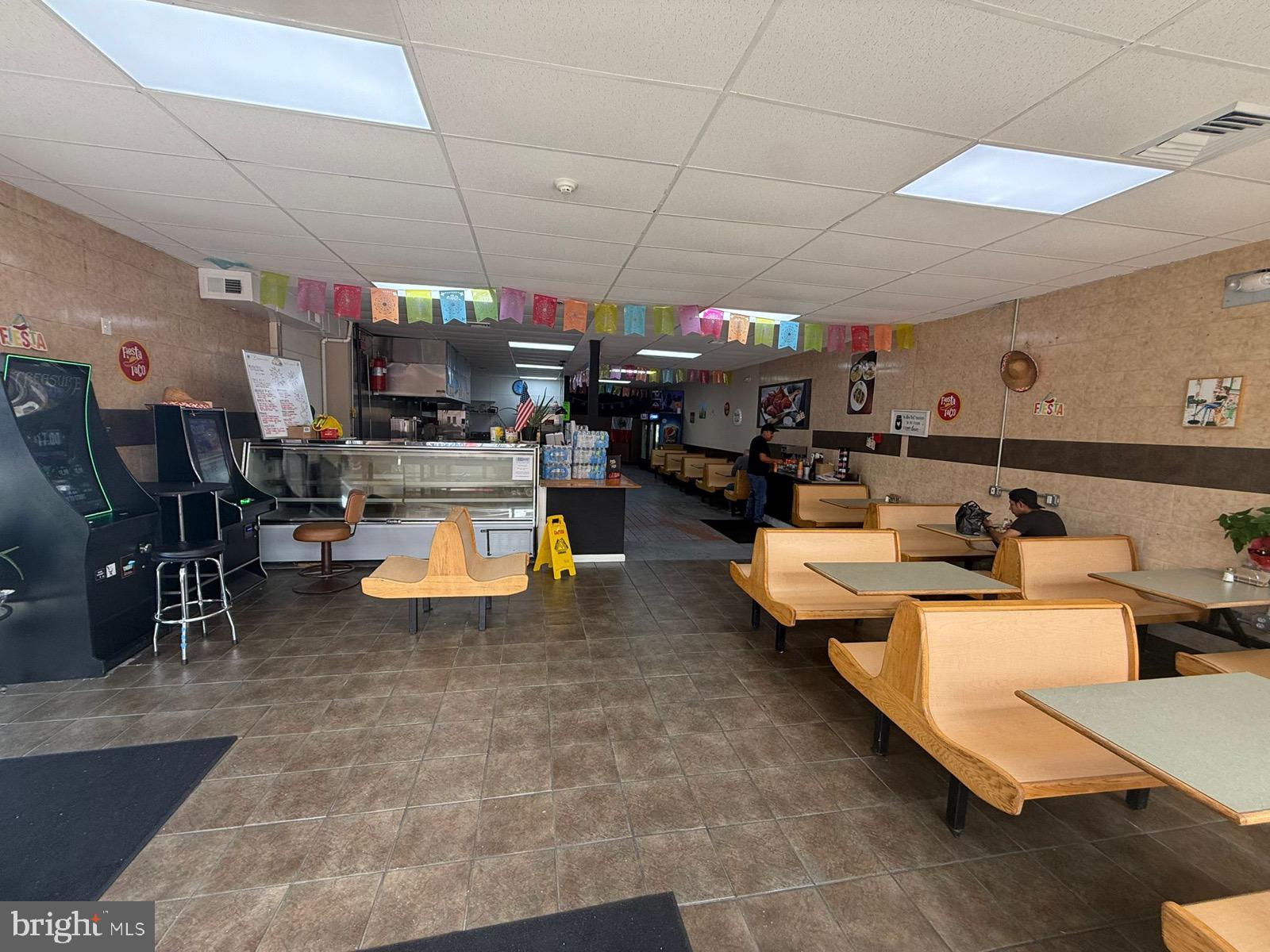 713-715 E LINCOLN HIGHWAY