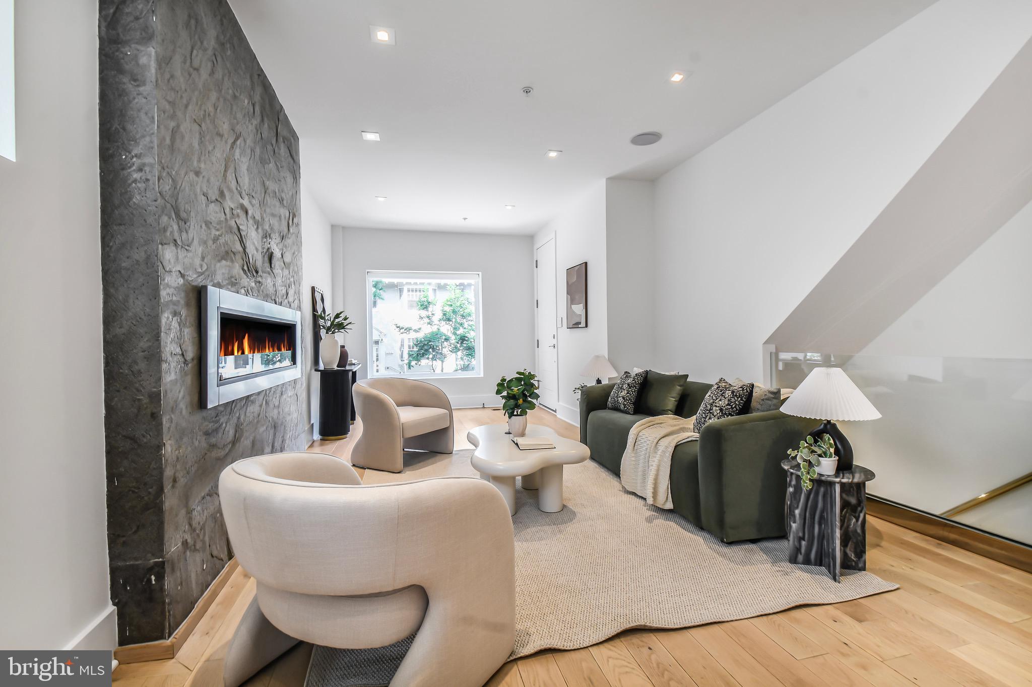 2515 ONTARIO ROAD NW 1