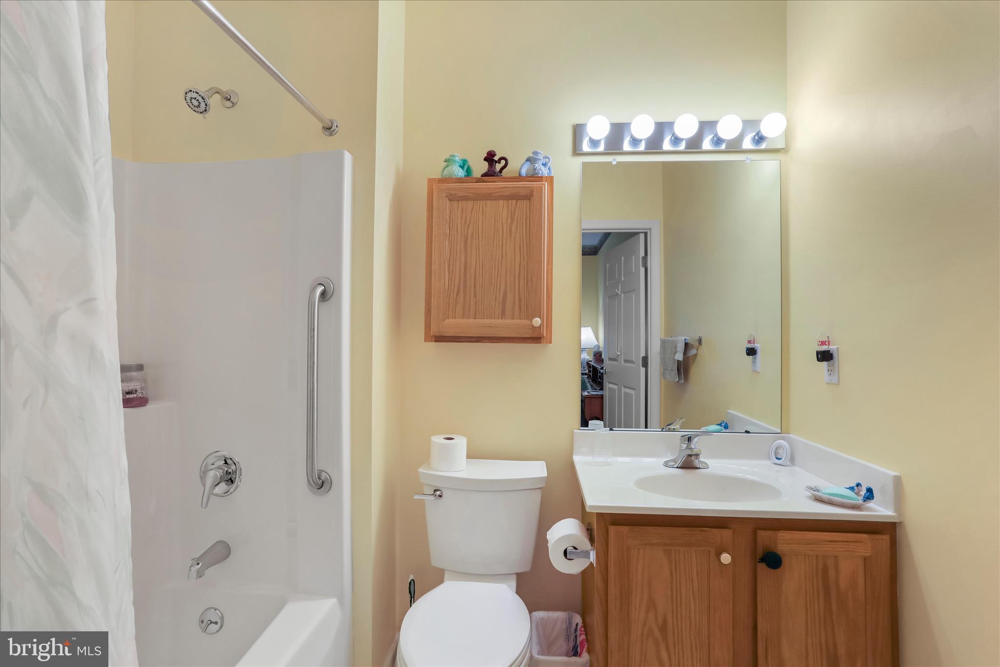 SUMMERLAND MANOR - Residential