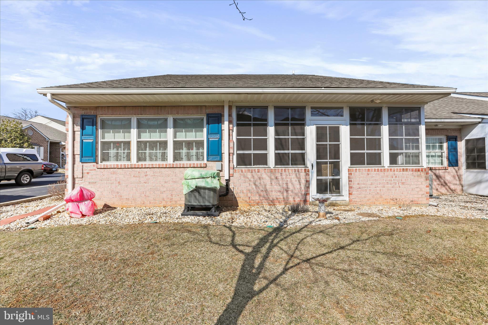 SUMMERLAND MANOR - Residential