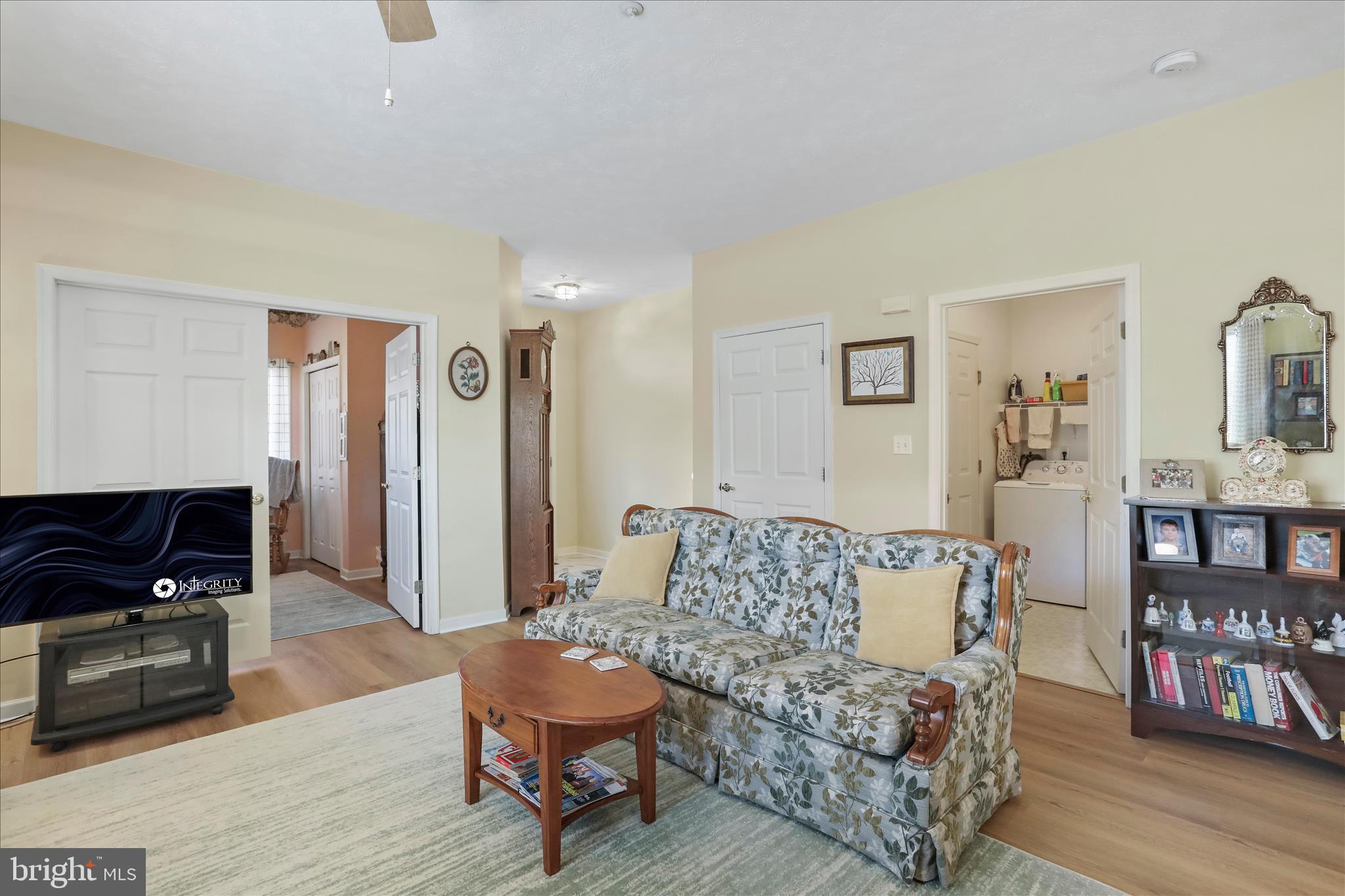 SUMMERLAND MANOR - Residential