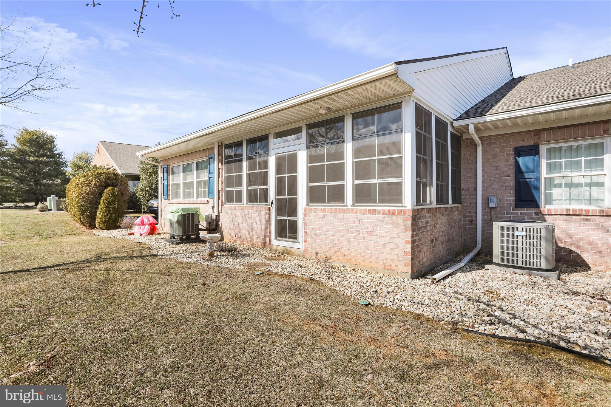 SUMMERLAND MANOR - Residential