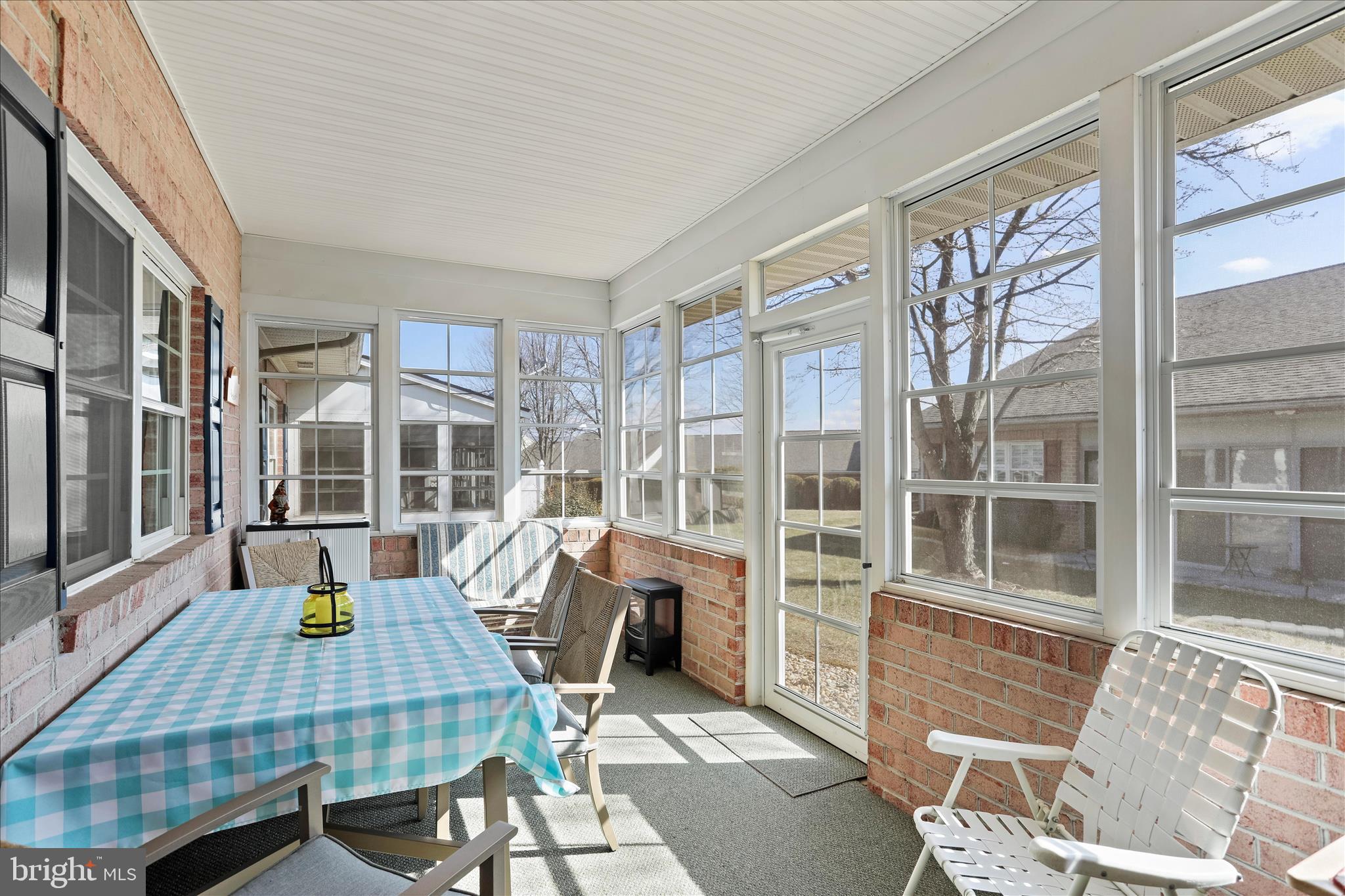 SUMMERLAND MANOR - Residential