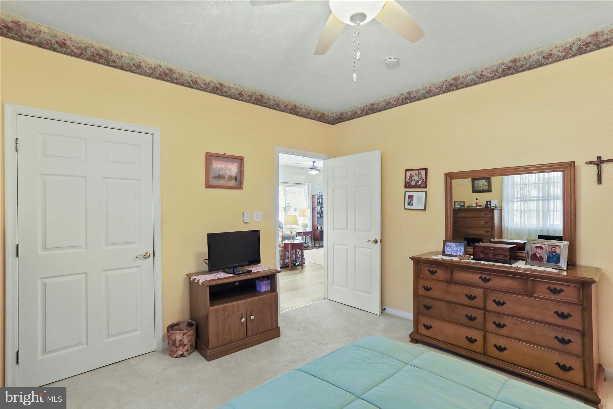 SUMMERLAND MANOR - Residential