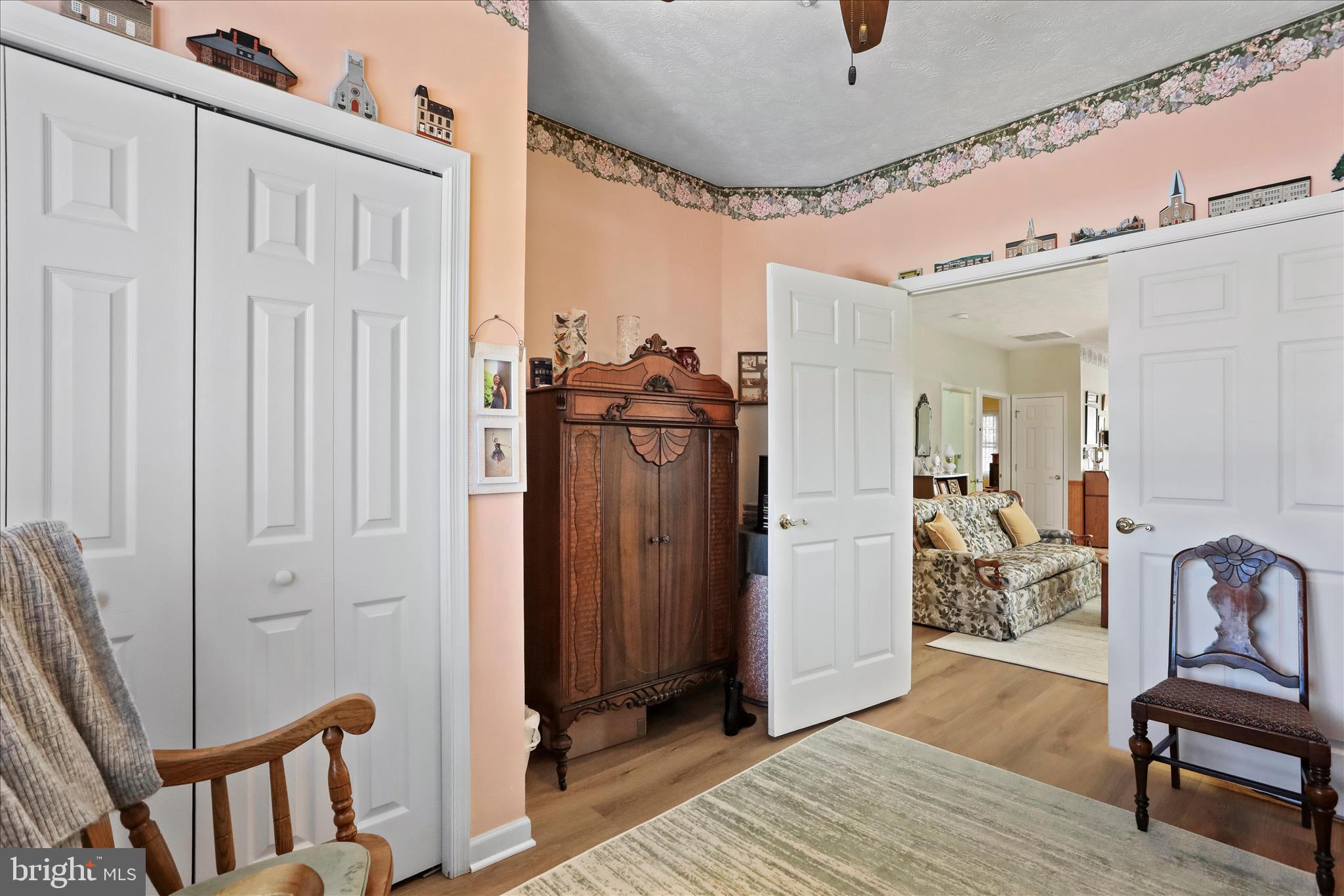 SUMMERLAND MANOR - Residential