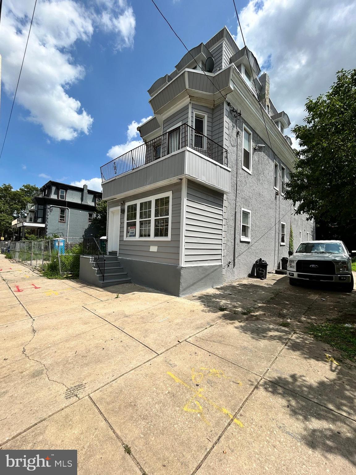 3918 W GIRARD AVENUE