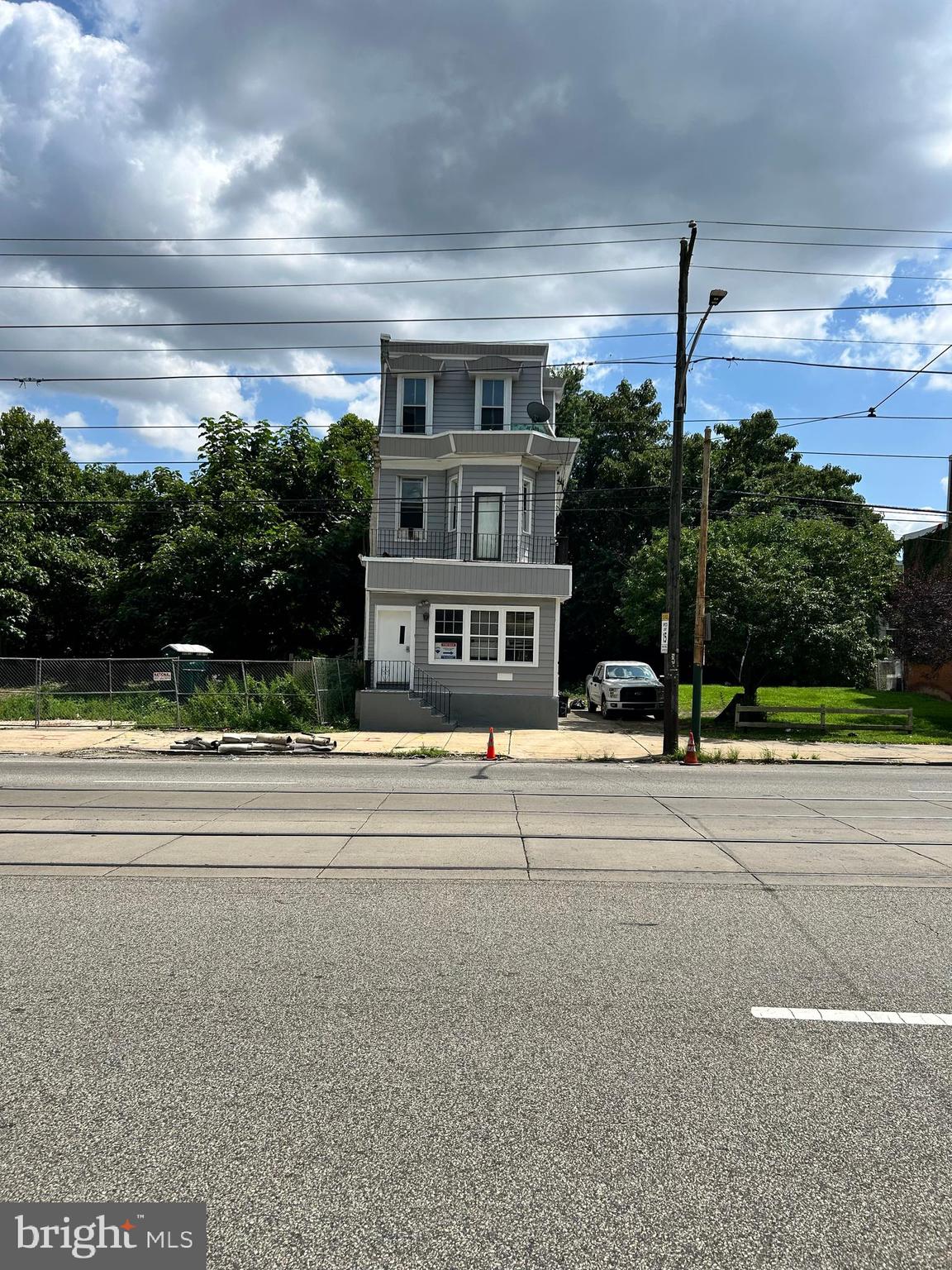 3918 W GIRARD AVENUE
