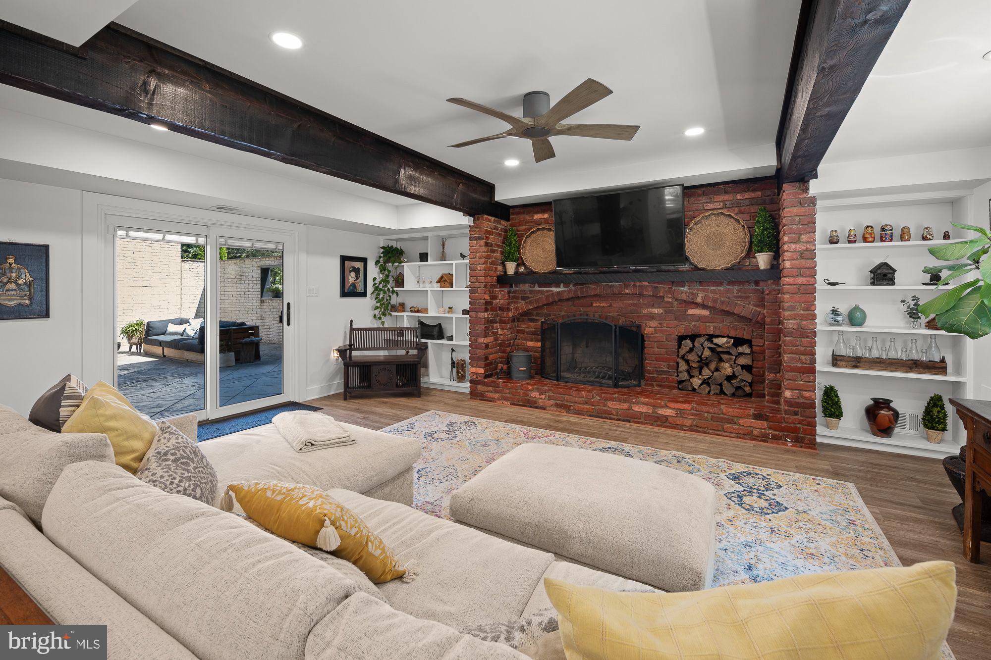 THE CHASE - Residential