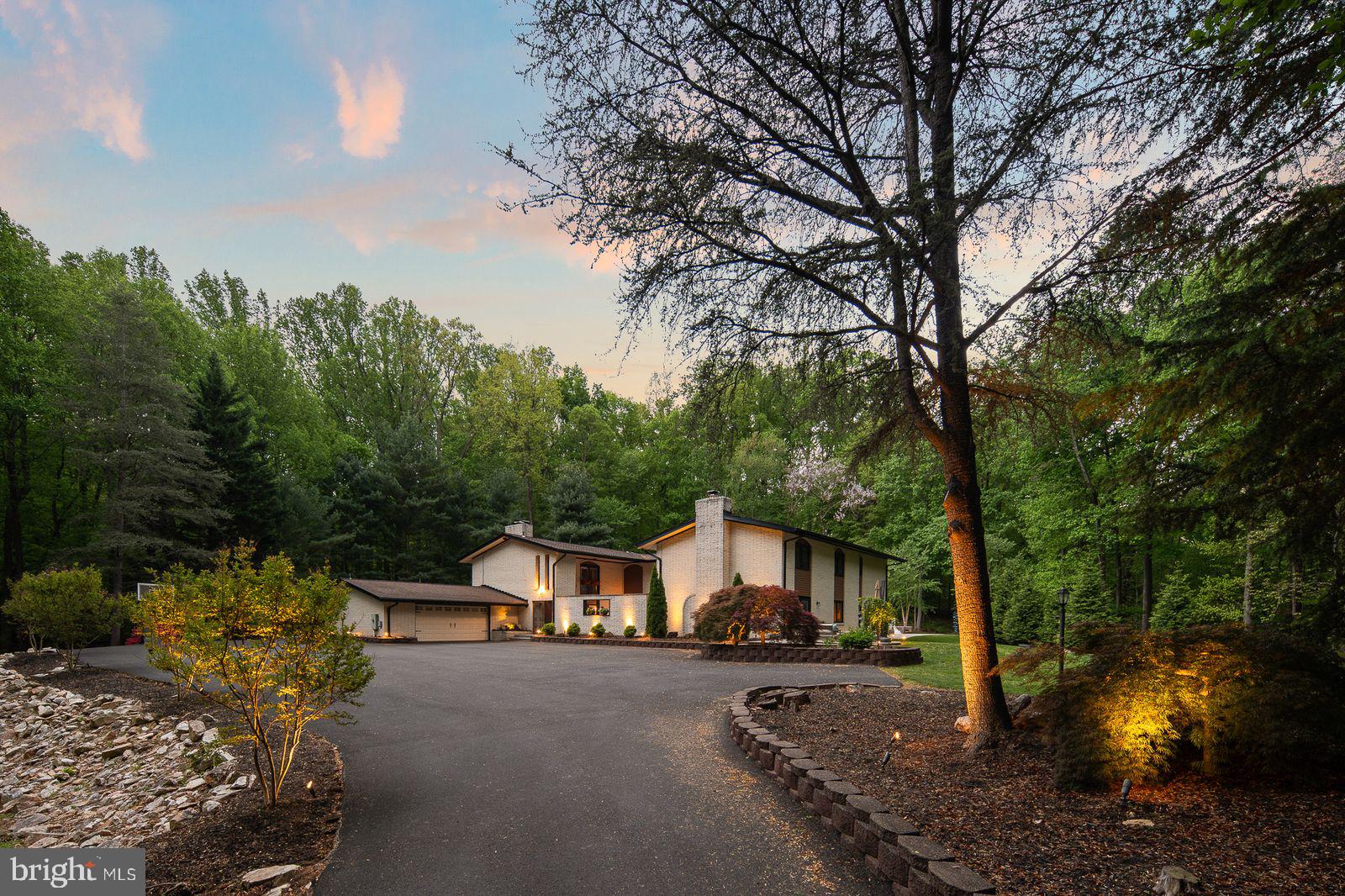 7506 JUMPING HORSE LANE
