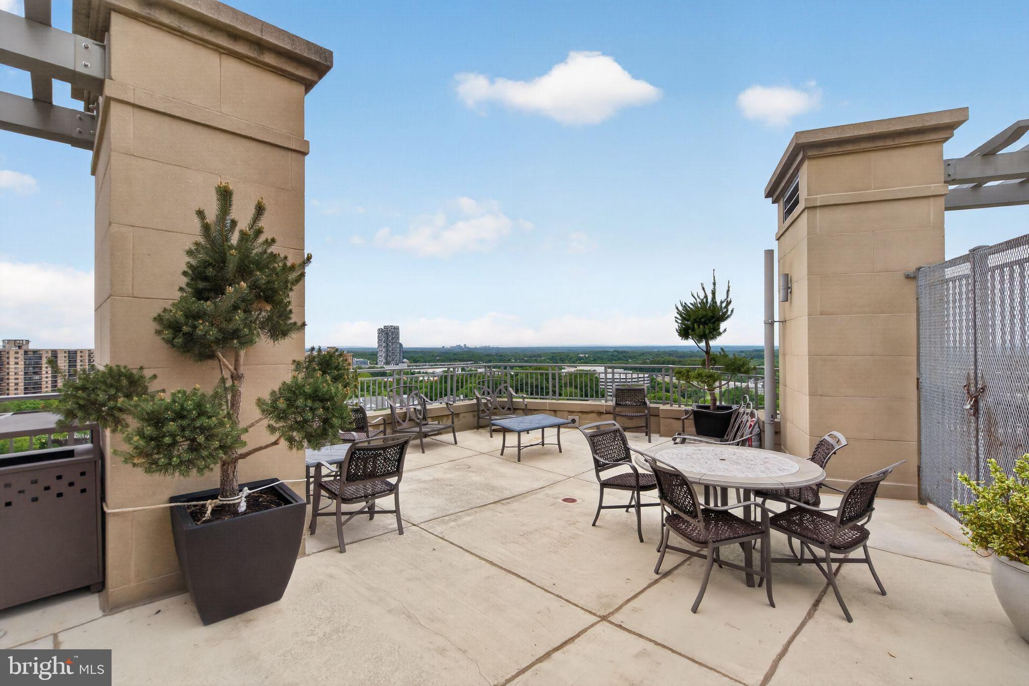 ONE PARK CREST CONDOMINIUM - Residential