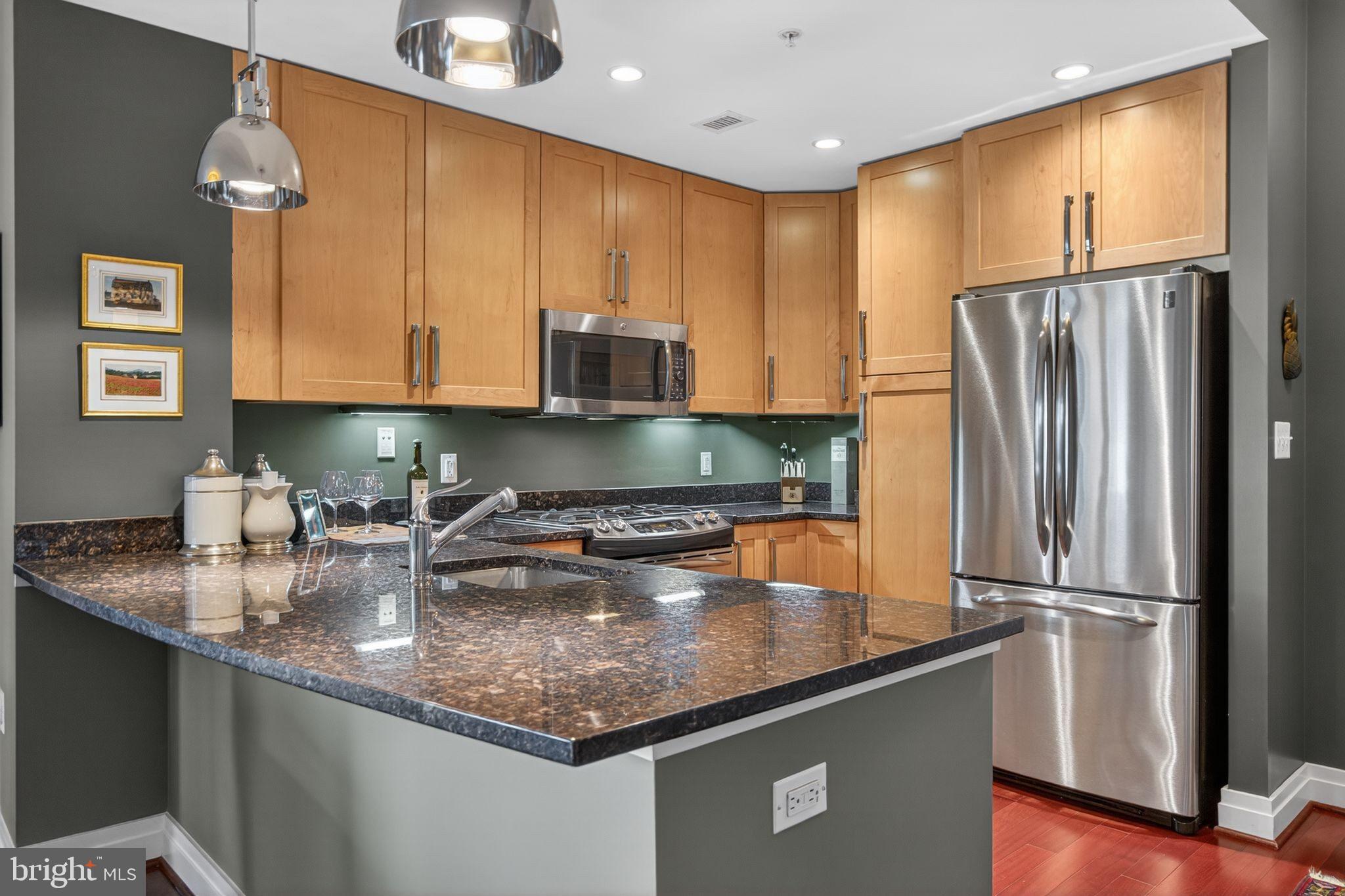 ONE PARK CREST CONDOMINIUM - Residential