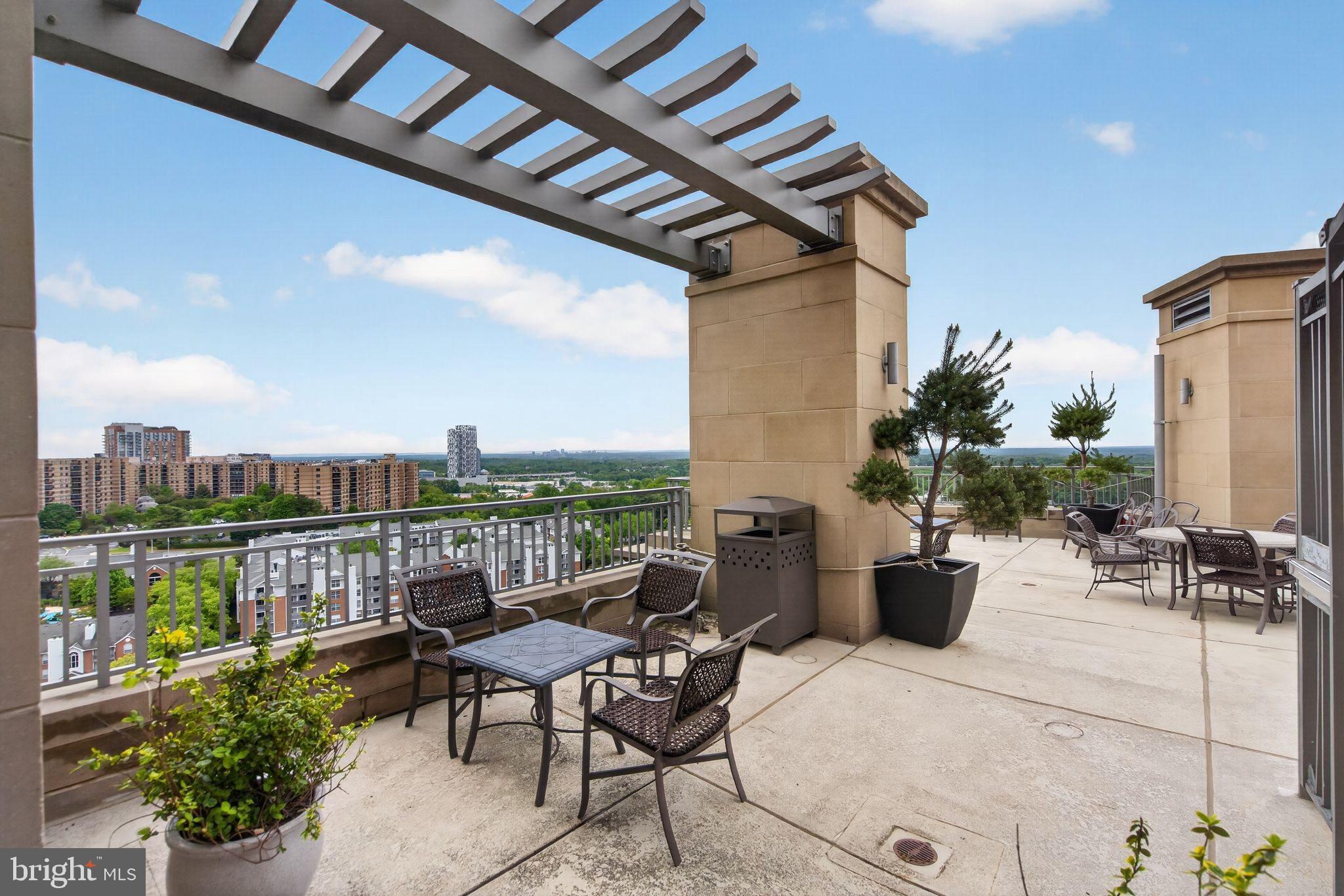 ONE PARK CREST CONDOMINIUM - Residential