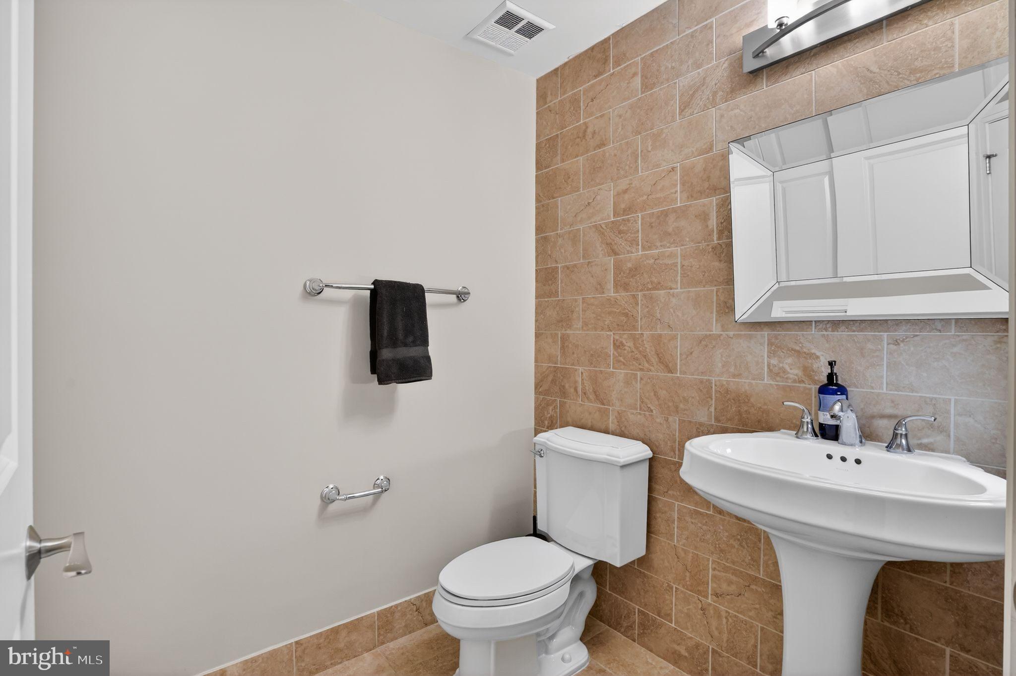 ONE PARK CREST CONDOMINIUM - Residential
