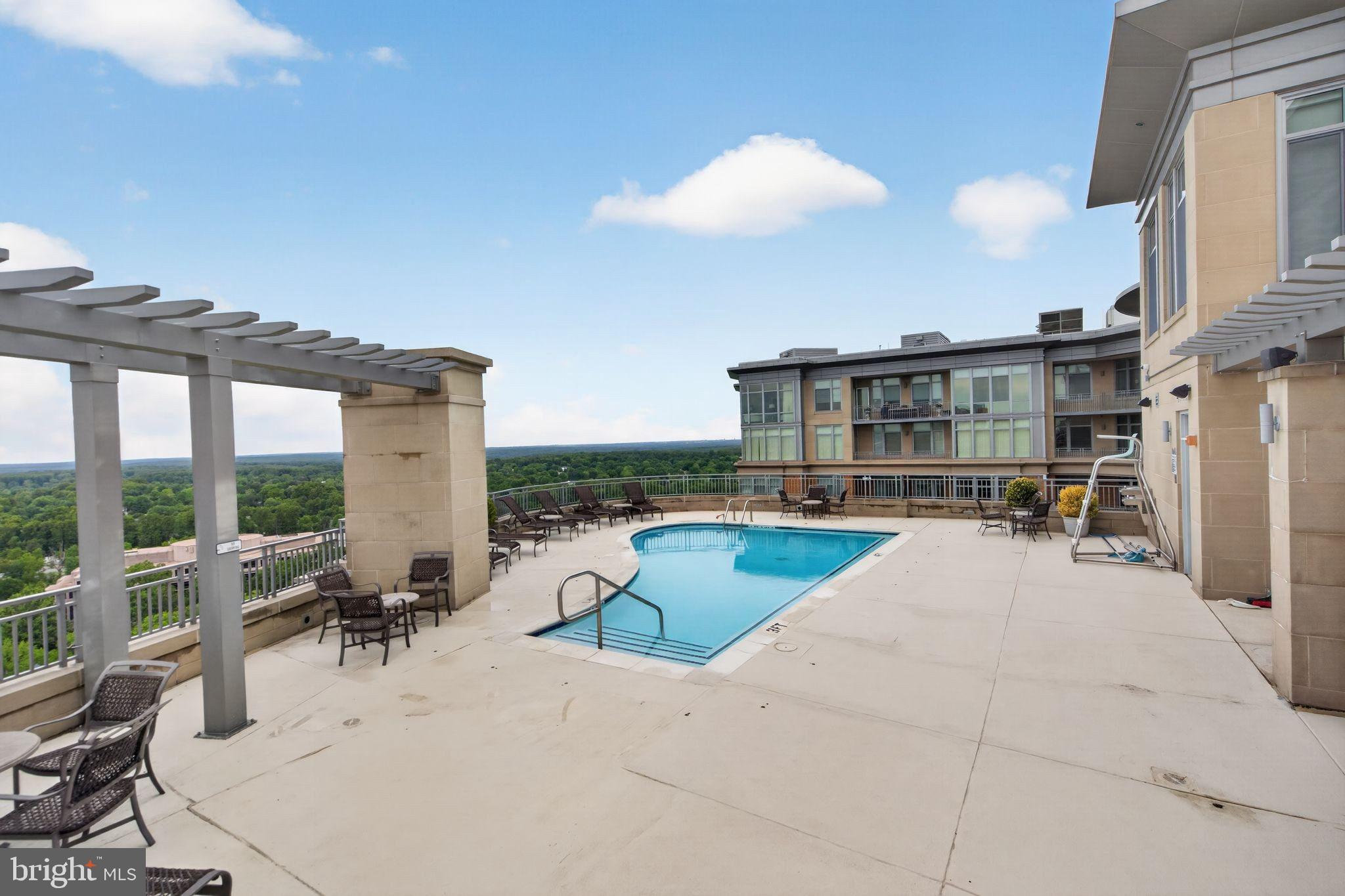 ONE PARK CREST CONDOMINIUM - Residential