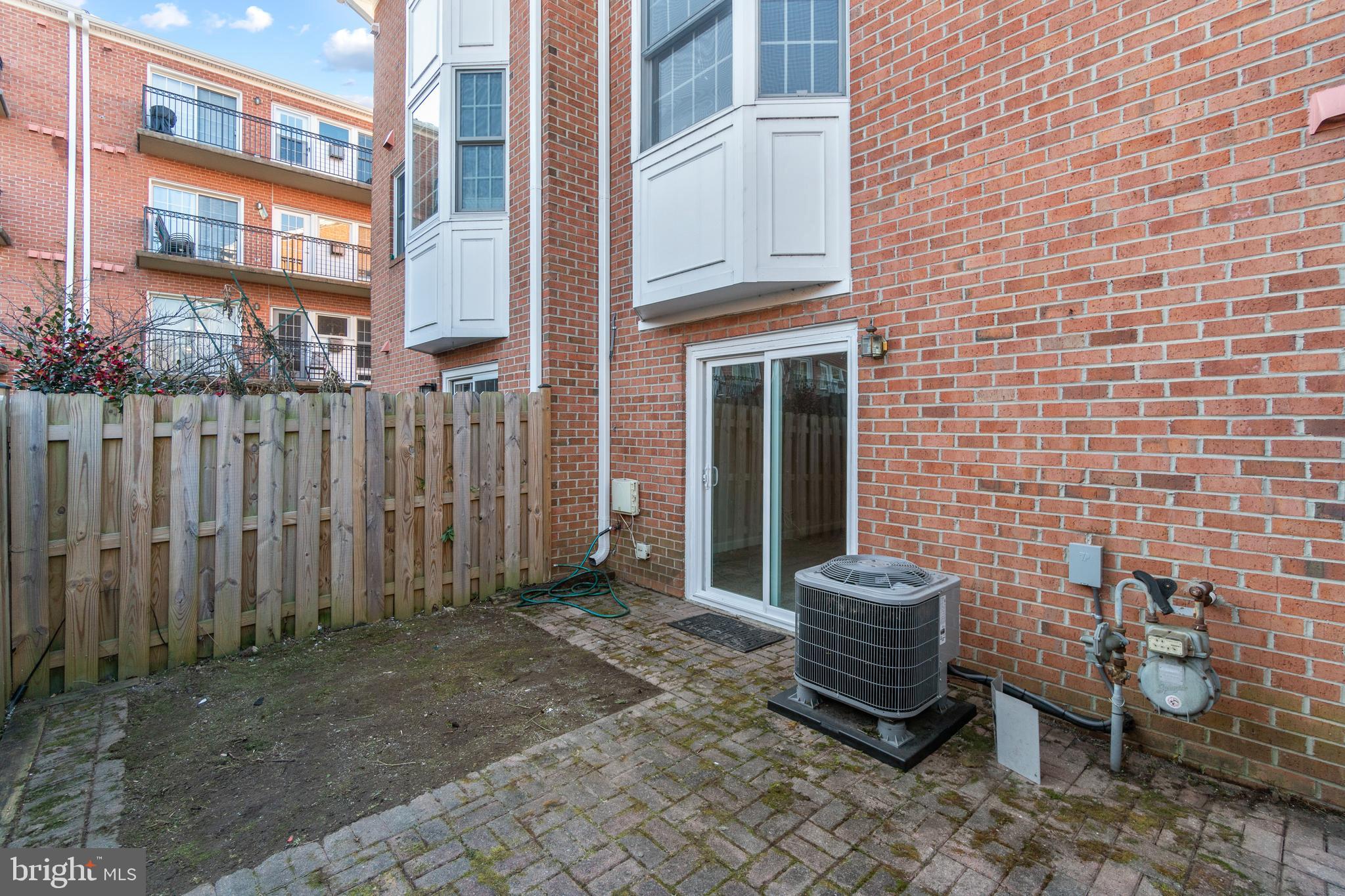 FALLS STATION - Residential Lease