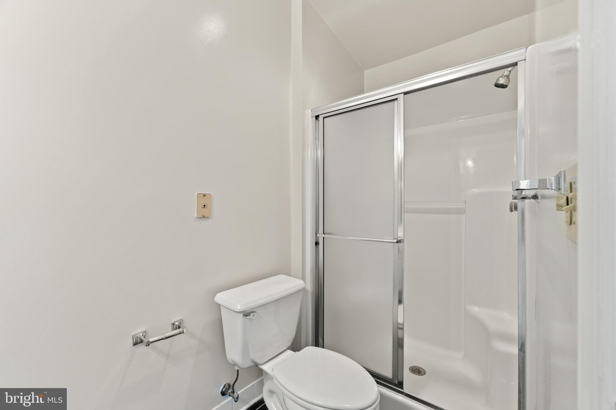 FALLS STATION - Residential Lease