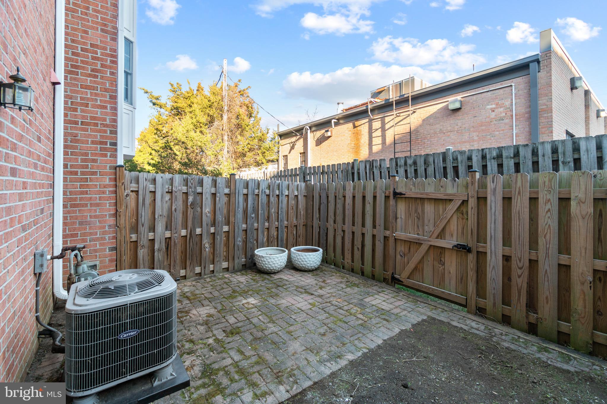 FALLS STATION - Residential Lease