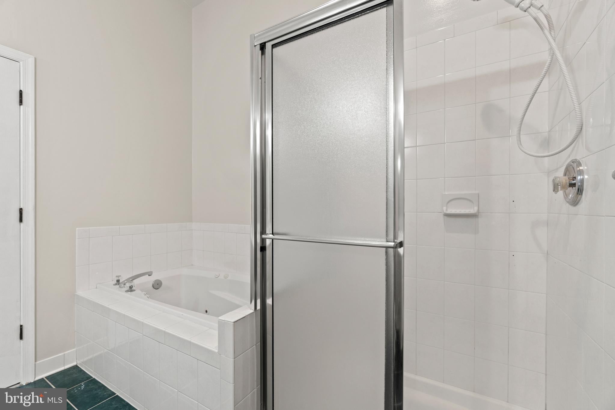 FALLS STATION - Residential Lease