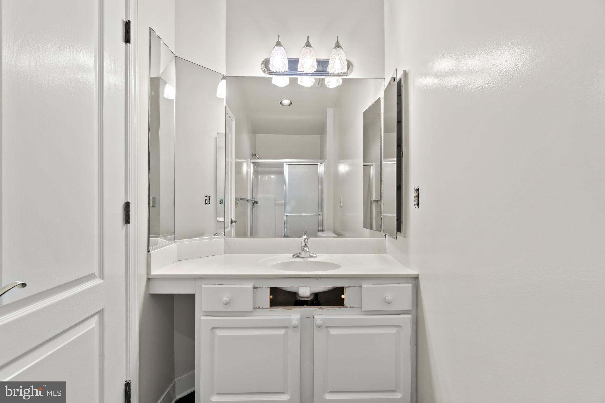 FALLS STATION - Residential Lease