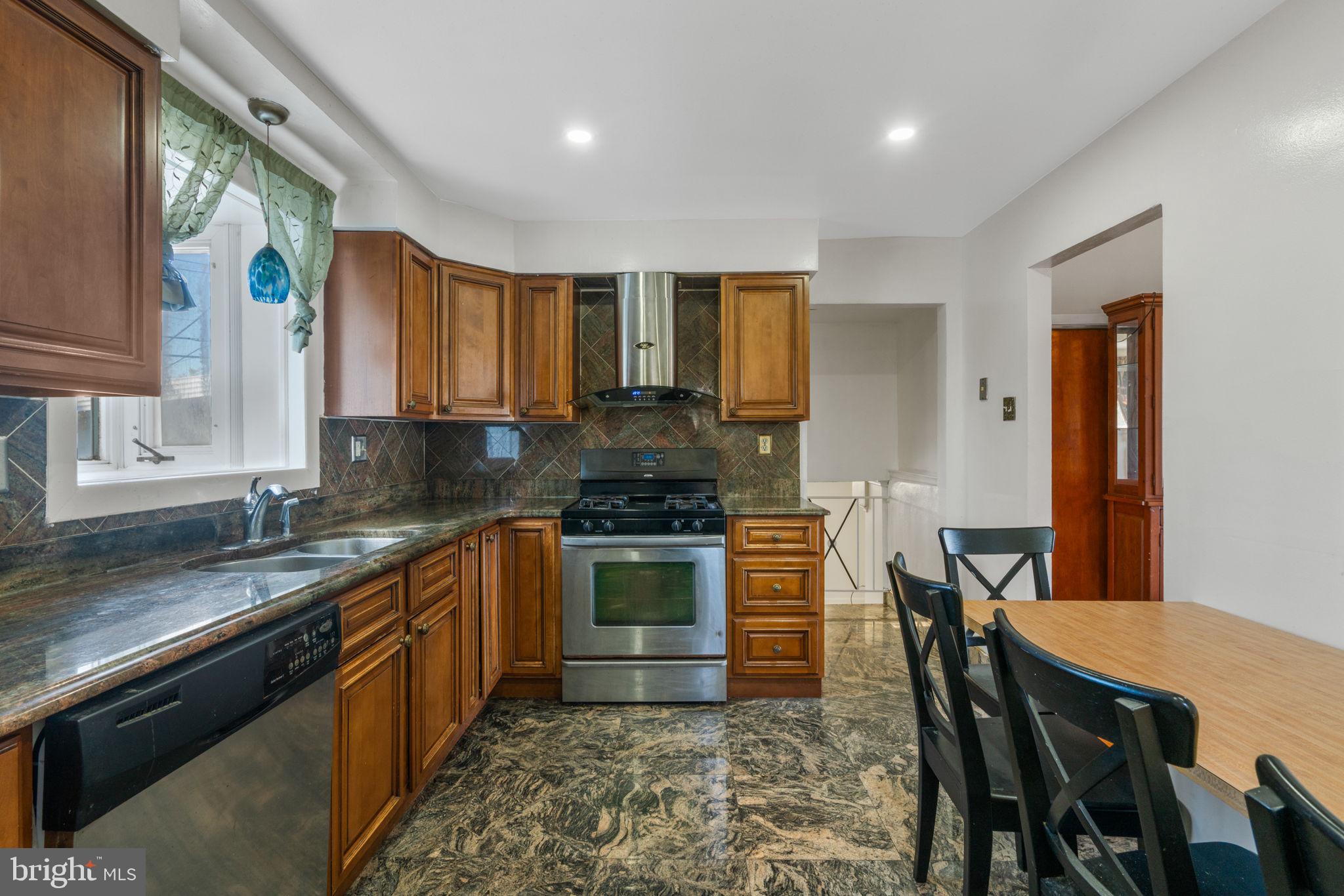 PHILADELPHIA (NORTHEAST) - Residential