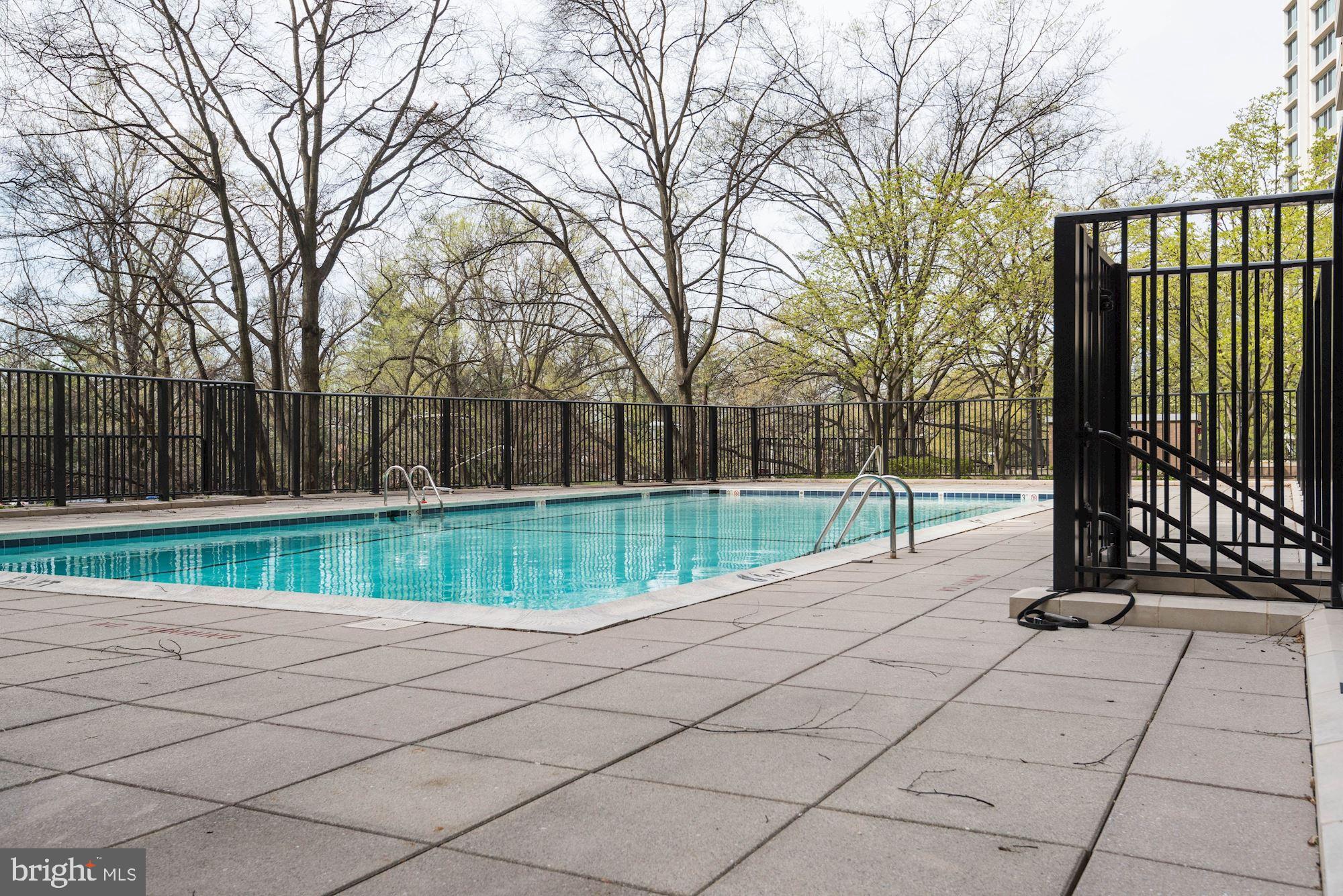 THE CARLETON OF CHEVY CHASE - Residential