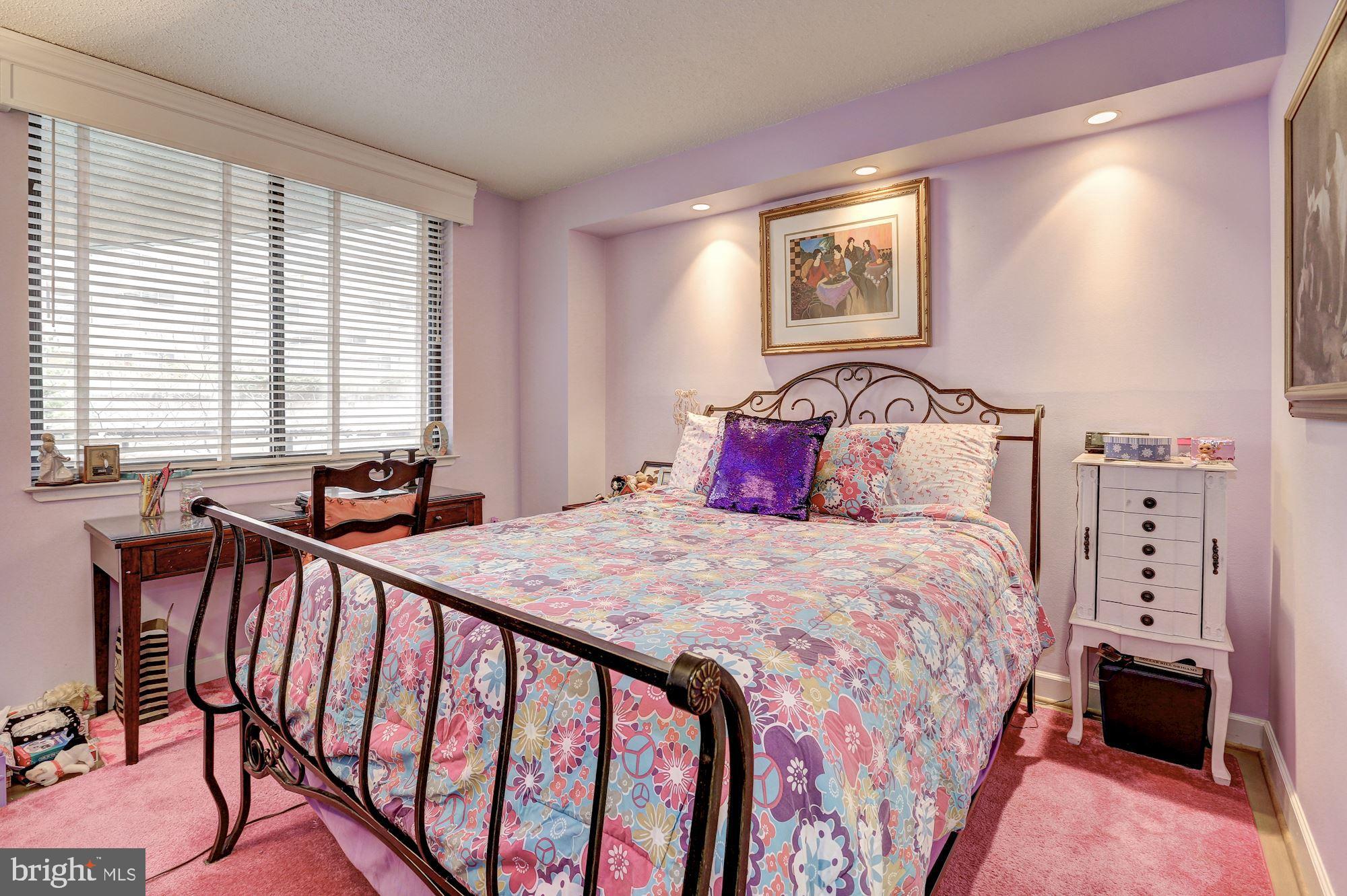 THE CARLETON OF CHEVY CHASE - Residential