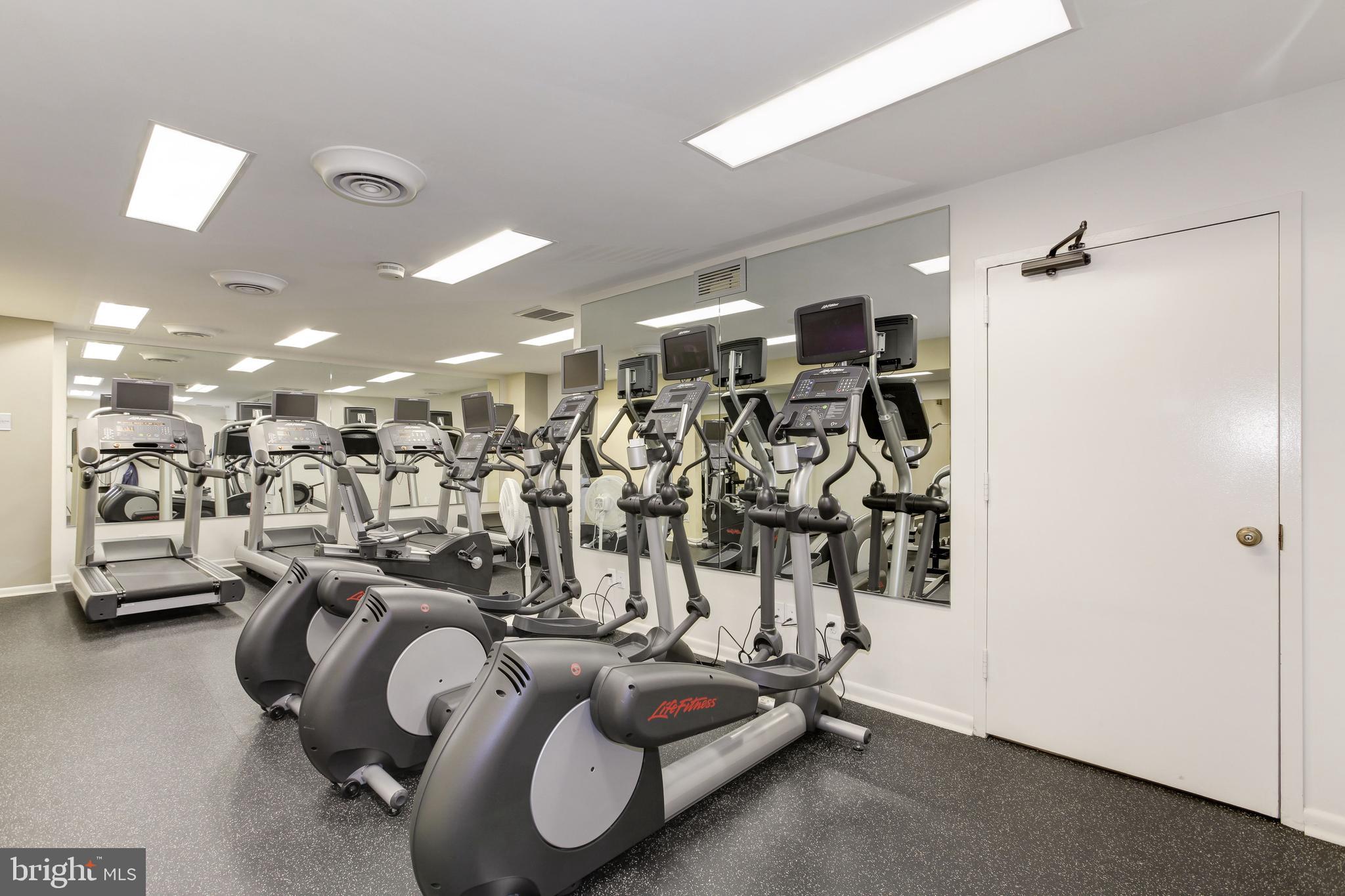 THE CARLETON OF CHEVY CHASE - Residential