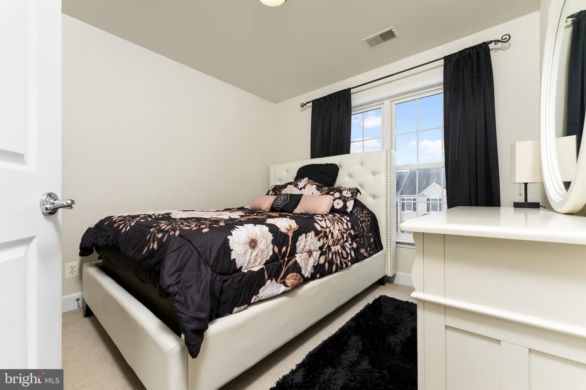 POTOMAC CLUB CONDOMINIUMS - Residential