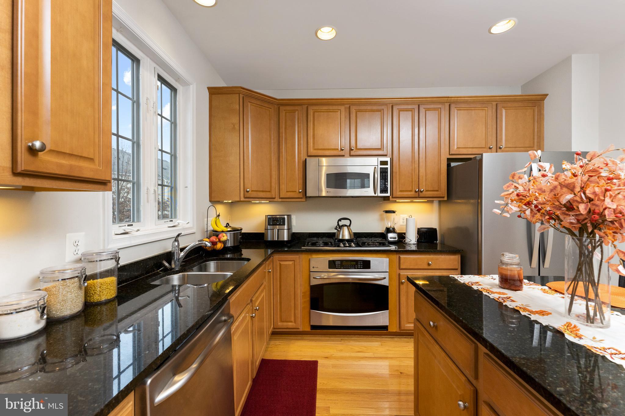 POTOMAC CLUB CONDOMINIUMS - Residential