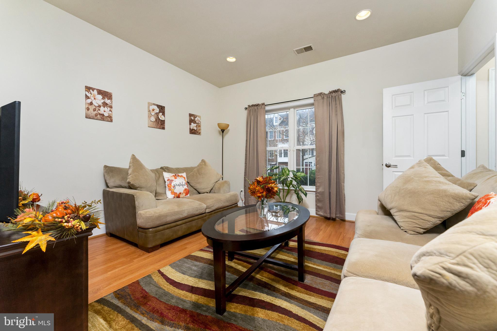 POTOMAC CLUB CONDOMINIUMS - Residential