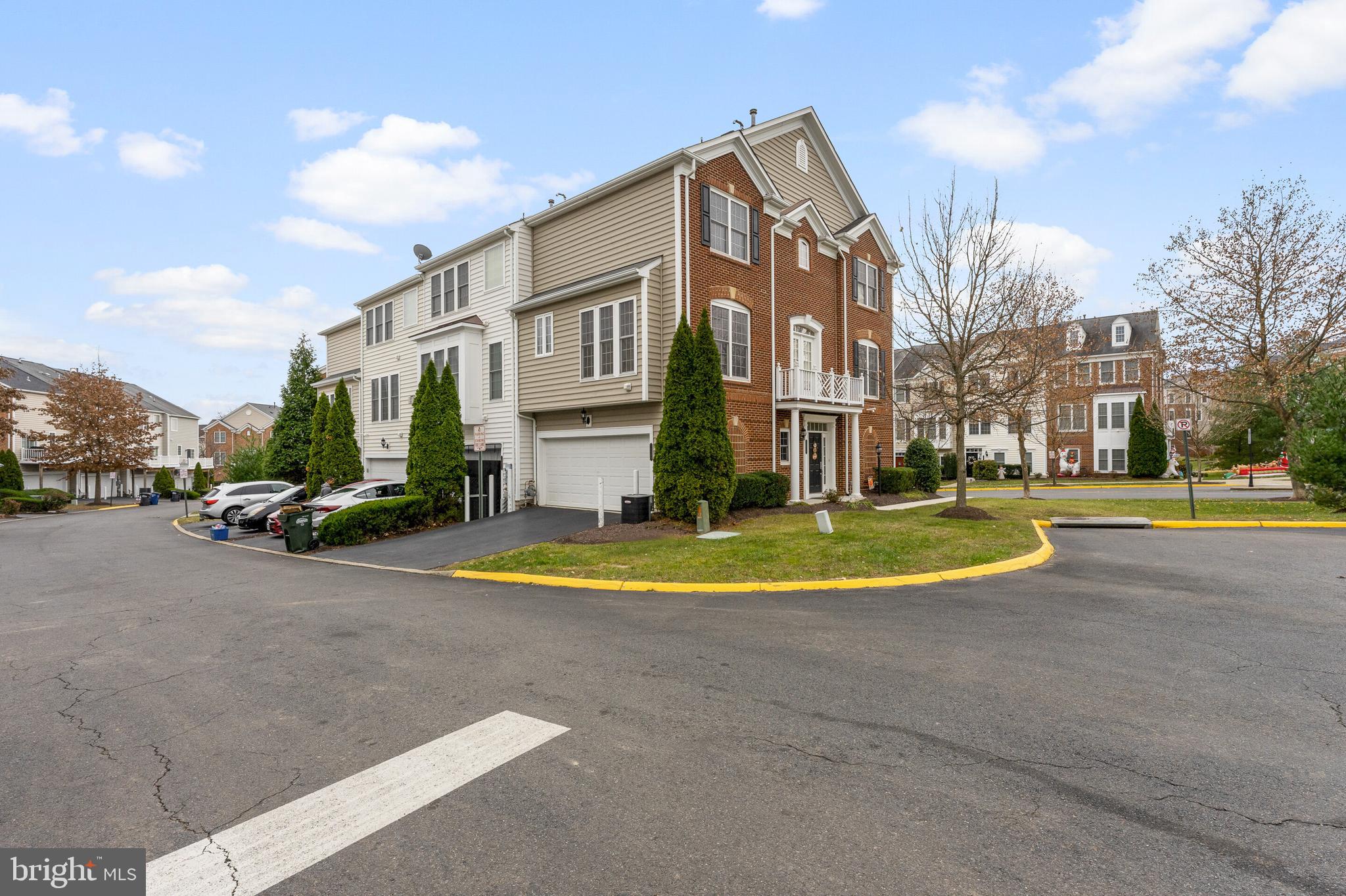 POTOMAC CLUB CONDOMINIUMS - Residential