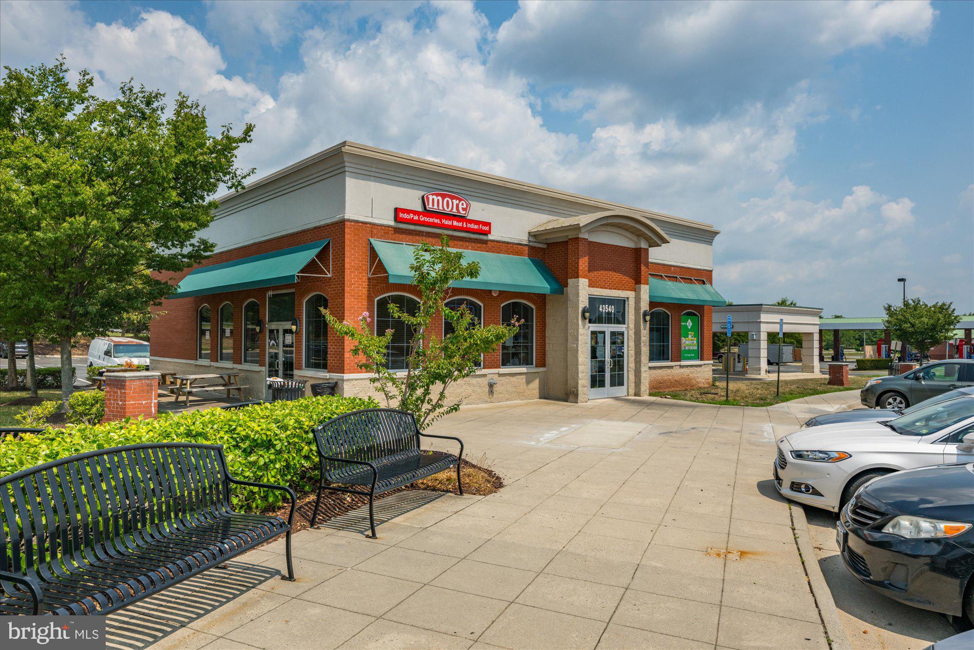 METRO WALK AT MOOREFIELD STATION - Residential