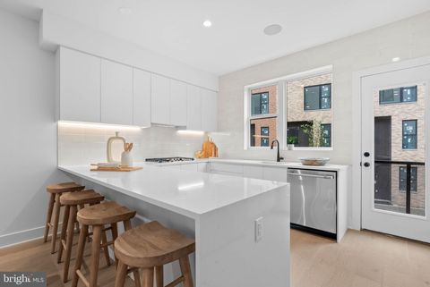 Photo of 656 Fairmount Avenue, PHILADELPHIA, PA 19123 (MLS # PAPH2577064)