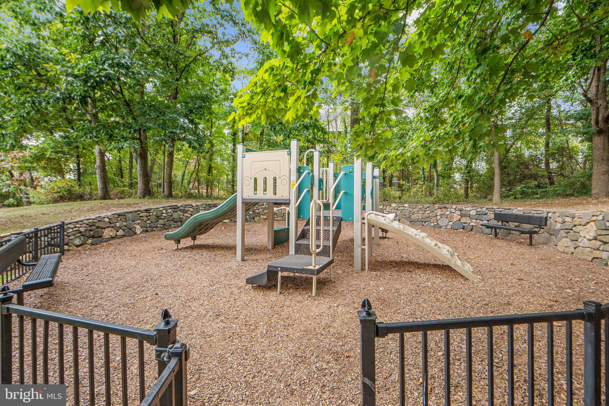 CHESTNUT GABLE - Residential Lease