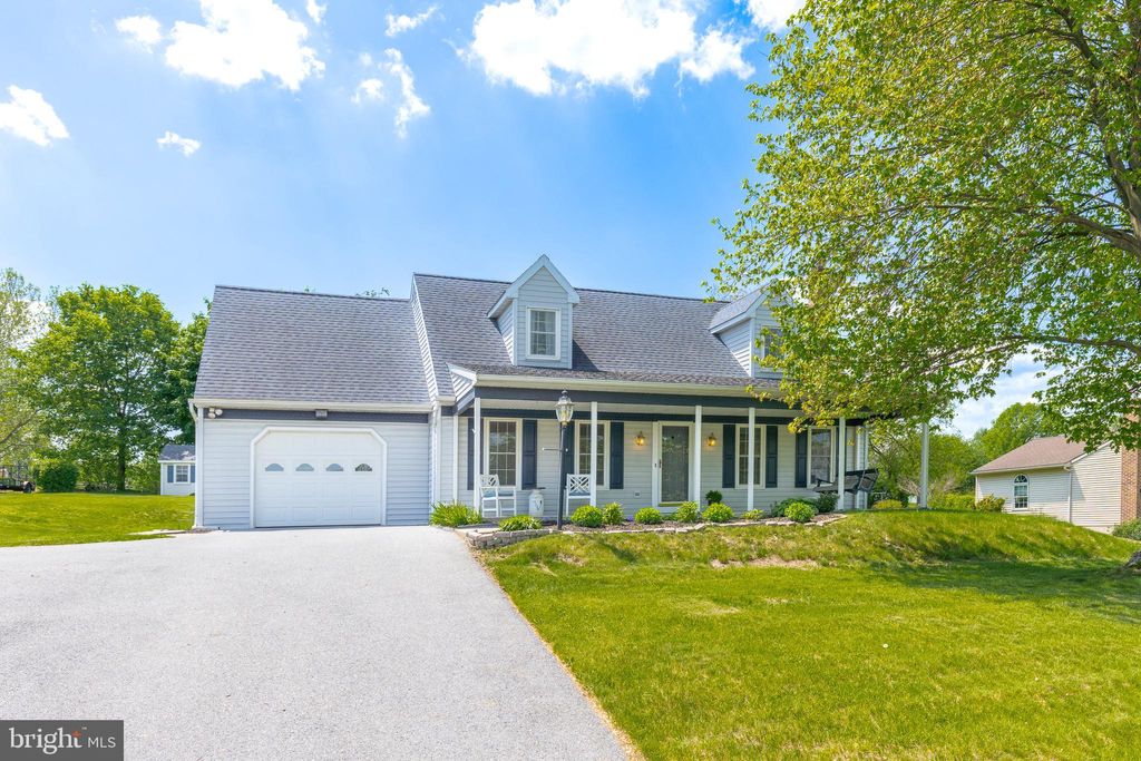 Photo of 462 Red Rose Drive, MANHEIM, PA 17545 (MLS # PALA2069324)