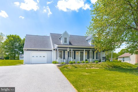 Photo of 462 Red Rose Drive, MANHEIM, PA 17545 (MLS # PALA2069324)